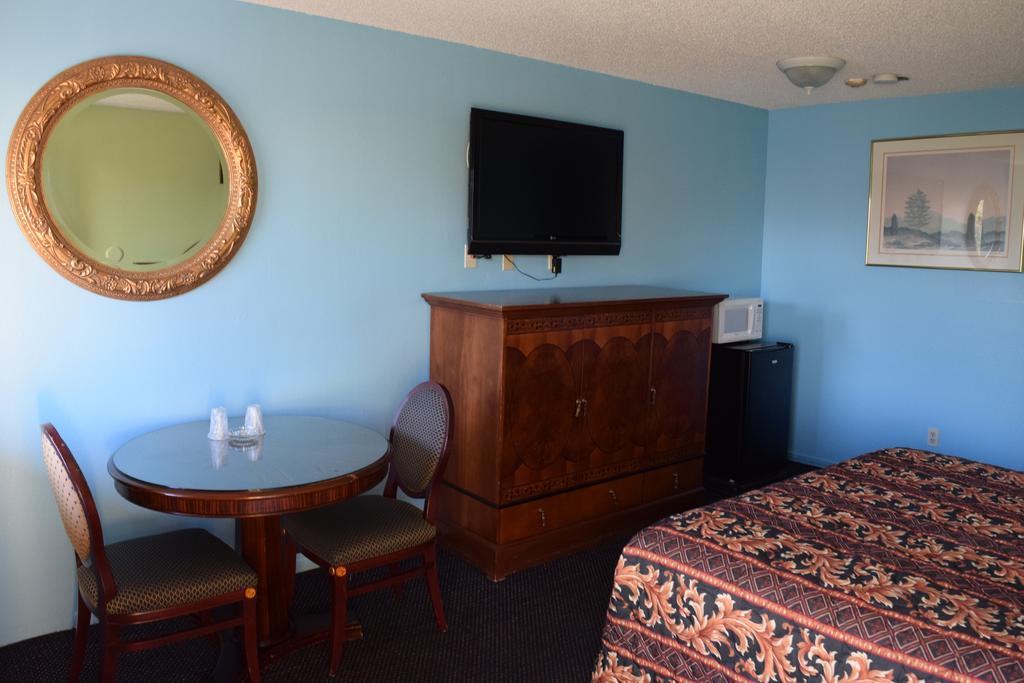 Mojave Inn Victorville Room photo