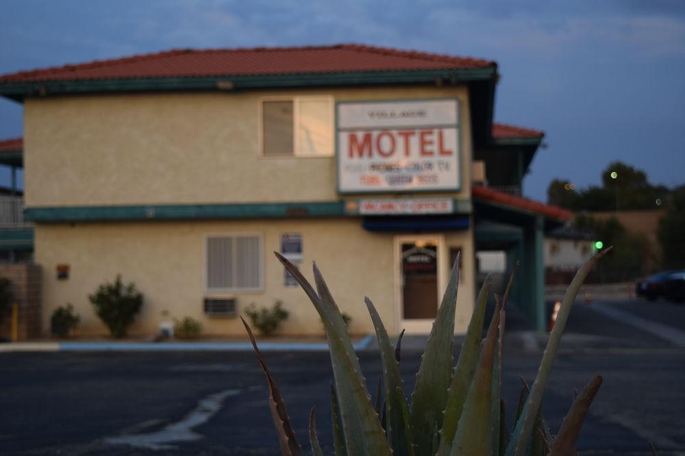 Mojave Inn Victorville Exterior photo